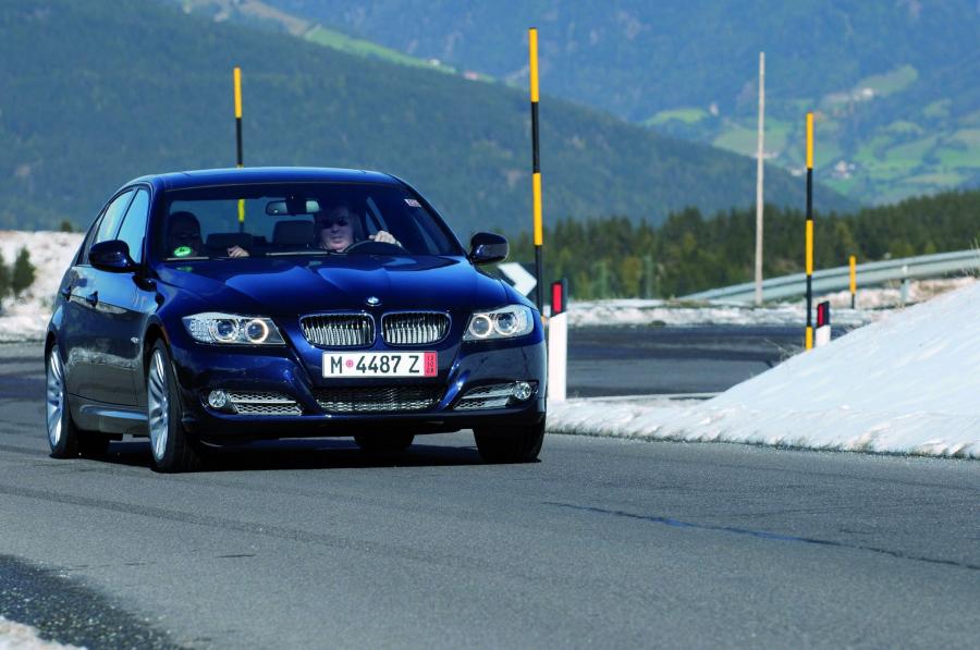  BMW 3-Series 2009 года  (фото 28 из 116)